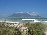 Blick auf den Tafelberg vom Bloubergstrand. Recht der Lions Pik.
